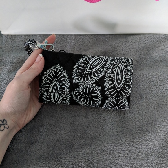 🖤Vera Bradley Wristlet🖤 - Picture 5 of 7